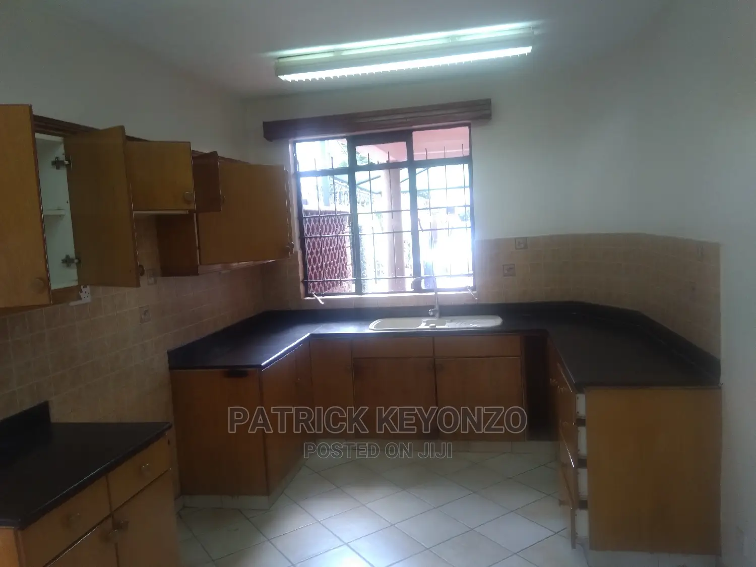 Amazing 4bedroomed Maisonette With Dsq to Let