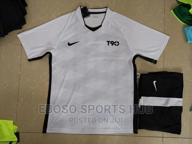 Latest Football Kits - thumbnail 2