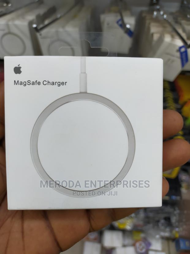 Magisafe Wireless Charger - main view