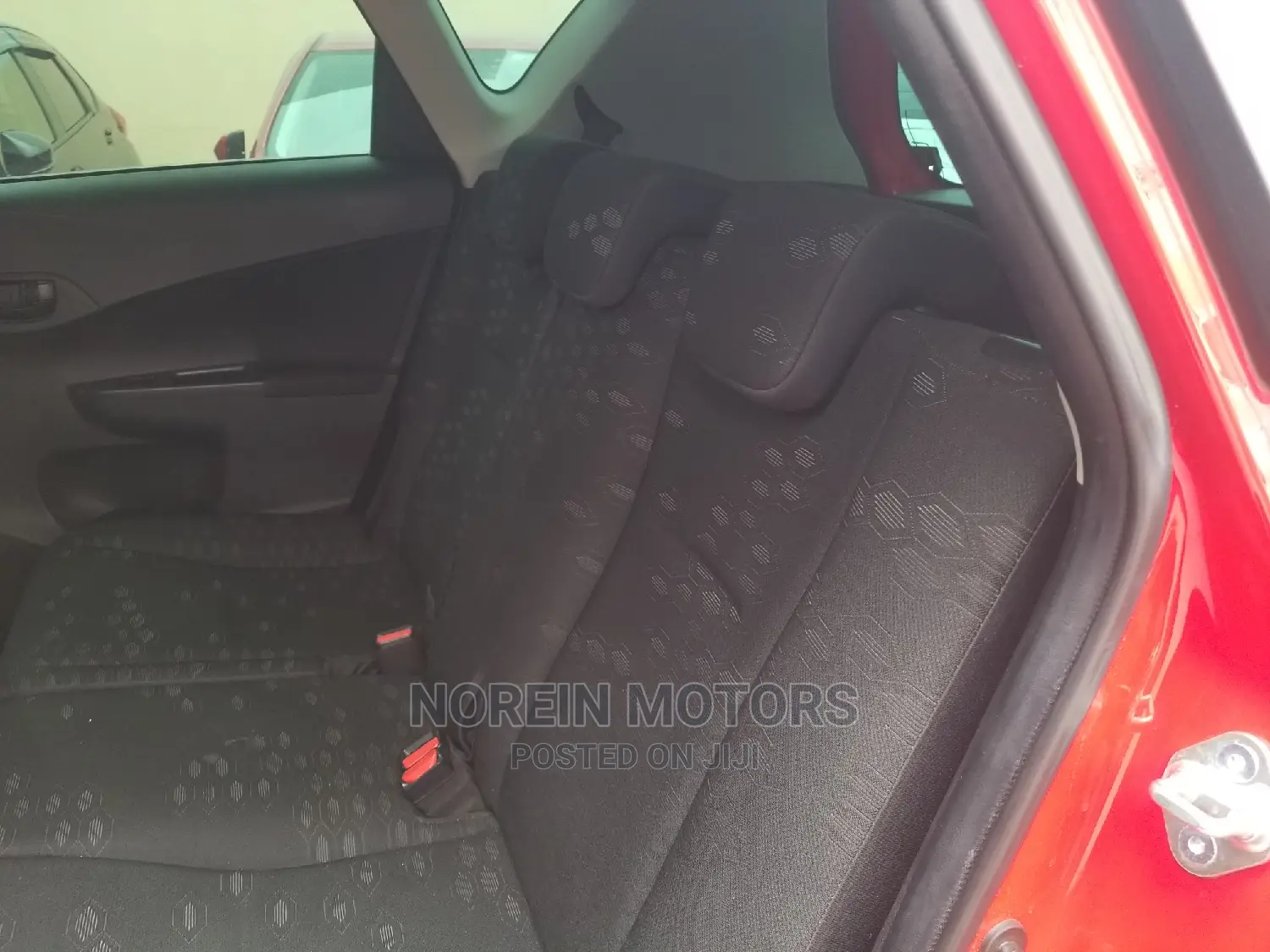 Toyota Ractis 2015 Red