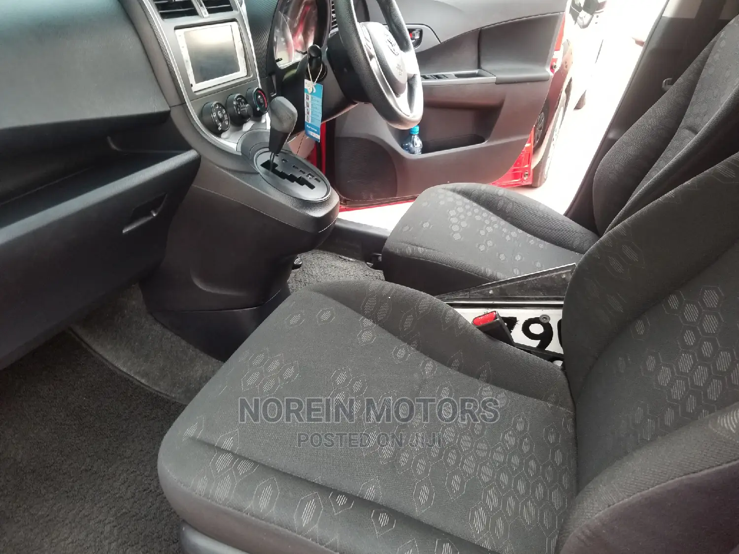 Toyota Ractis 2015 Red