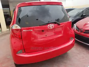 Toyota Ractis 2015 Red