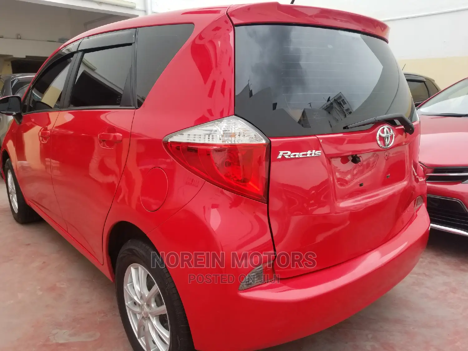 Toyota Ractis 2015 Red