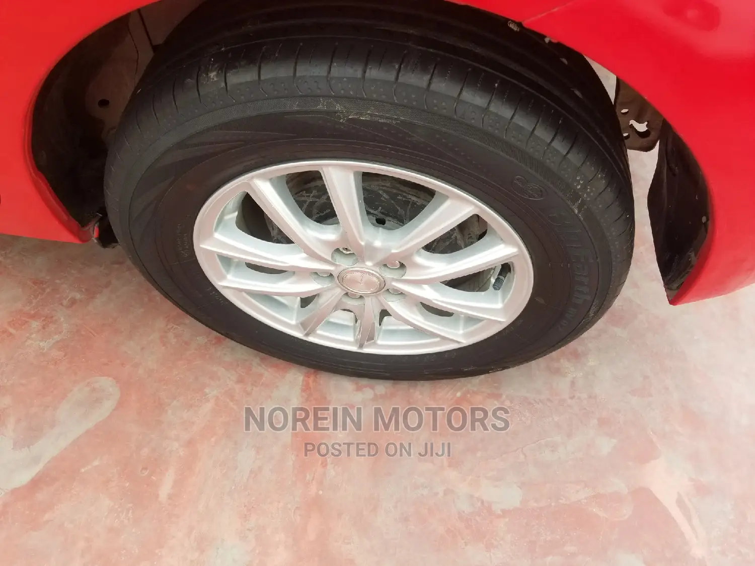Toyota Ractis 2015 Red