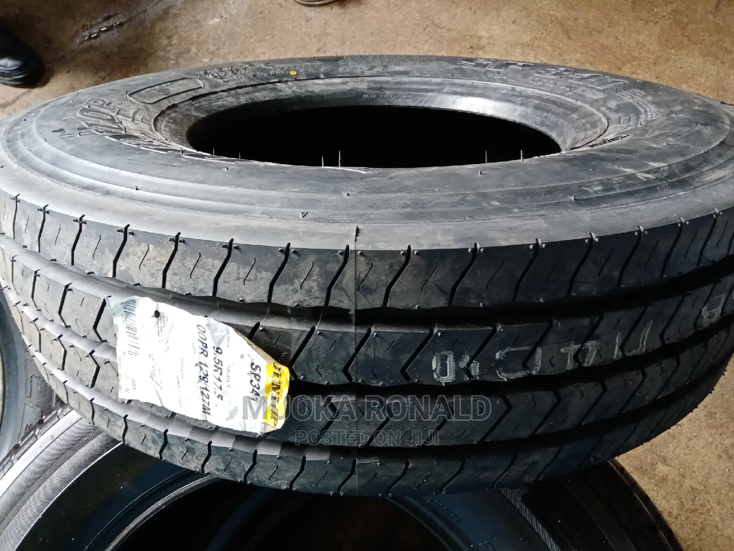 9.5R17.5 Dunlop Tyre Made in Japan