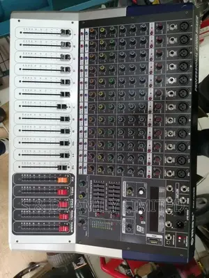 Omax 12 Channels Powered Mixer