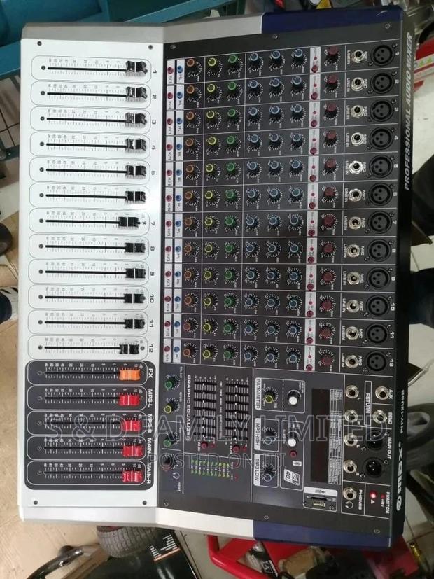 Omax 12 Channels Powered Mixer - thumbnail 3