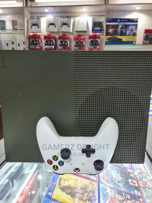 Xbox One S - main view