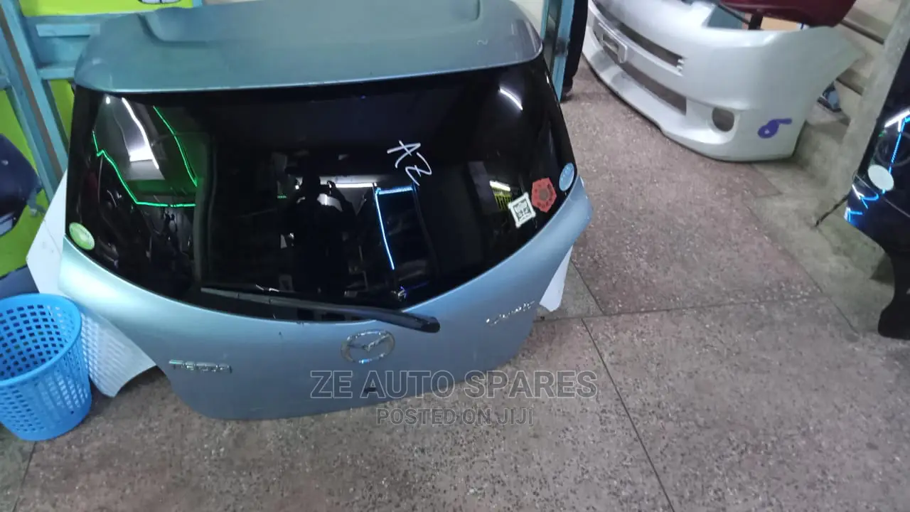 Mazda Demio Boot