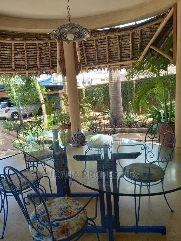 For Sale 6 Bedrooms Villa Nyali