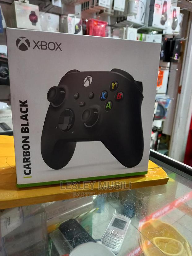 Carbon Black Xbox One S Gamepad