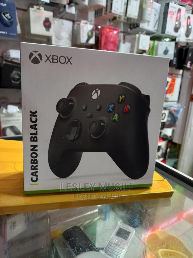 Carbon Black Xbox One S Gamepad - thumbnail 2