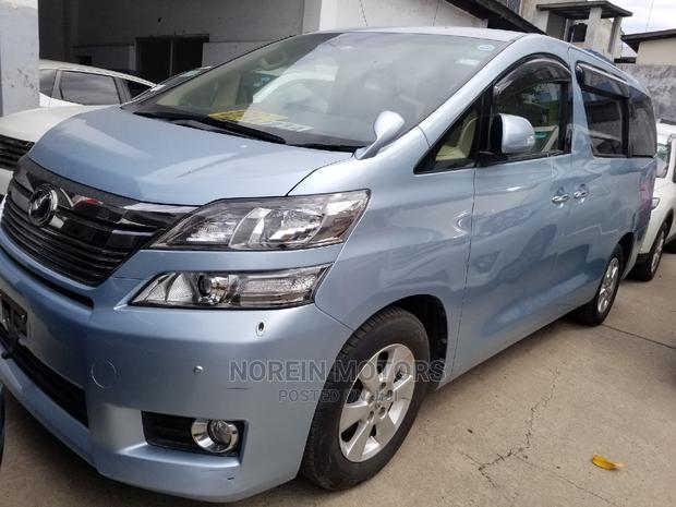 Toyota Vellfire 2014 Blue