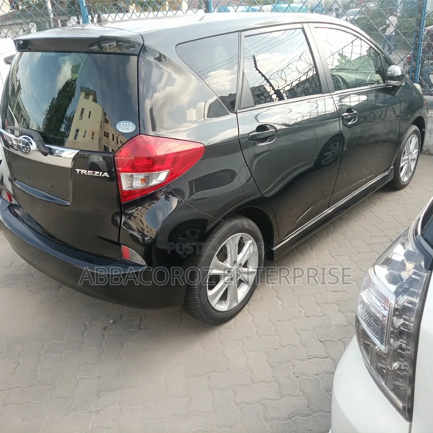 Subaru Trezia 1.3i 2015 Black