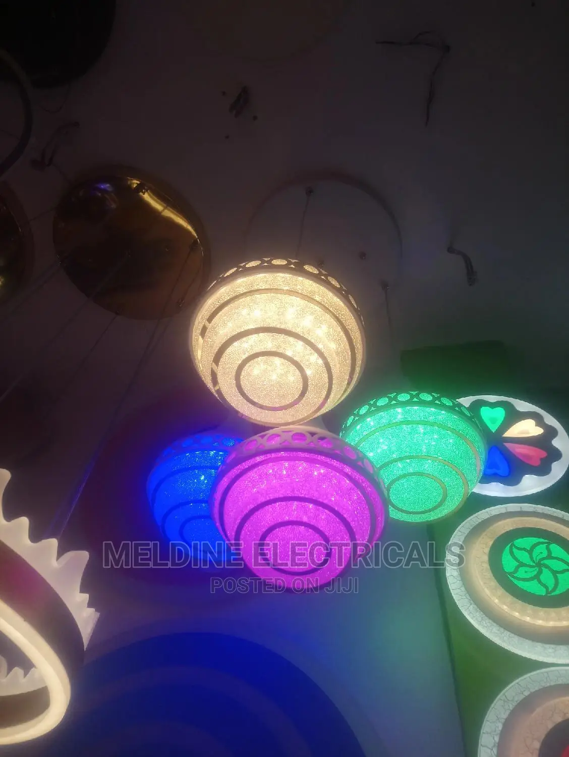 LED Chandaria Multicolor
