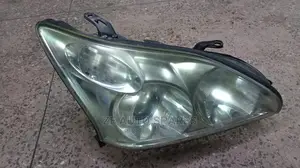Headlight for Auris