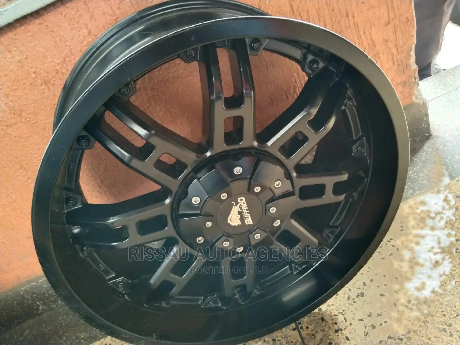 Toyota Land Cruiser Alloy Rim Size 20.