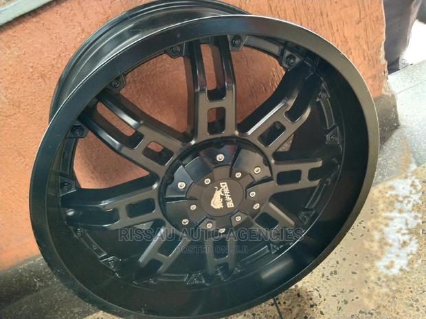 Toyota Land Cruiser Alloy Rim Size 20.
