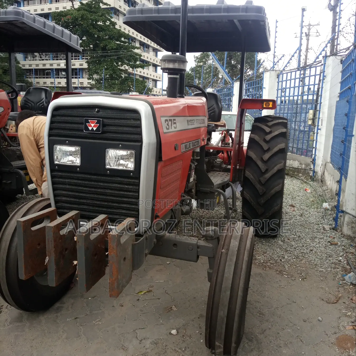 Massey Ferguson 375 2021