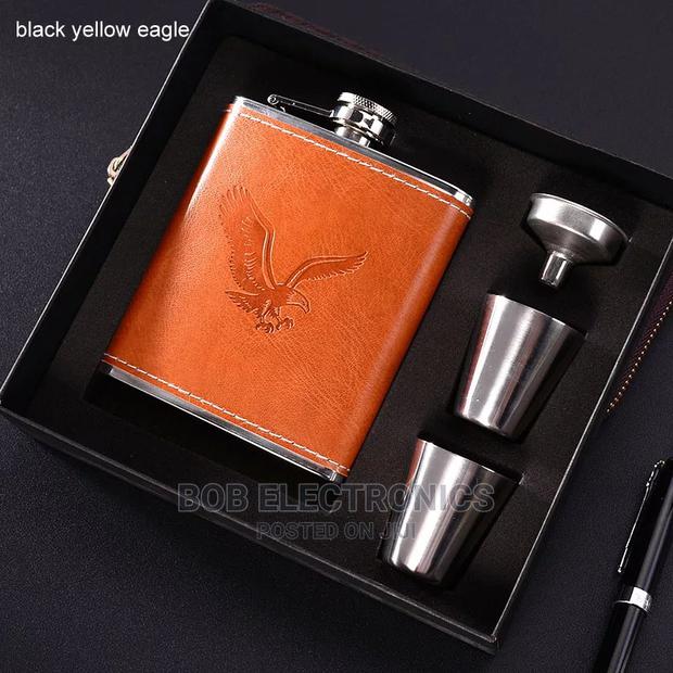 Hip Liquor Flask With 2 Shot Glasses - thumbnail 3