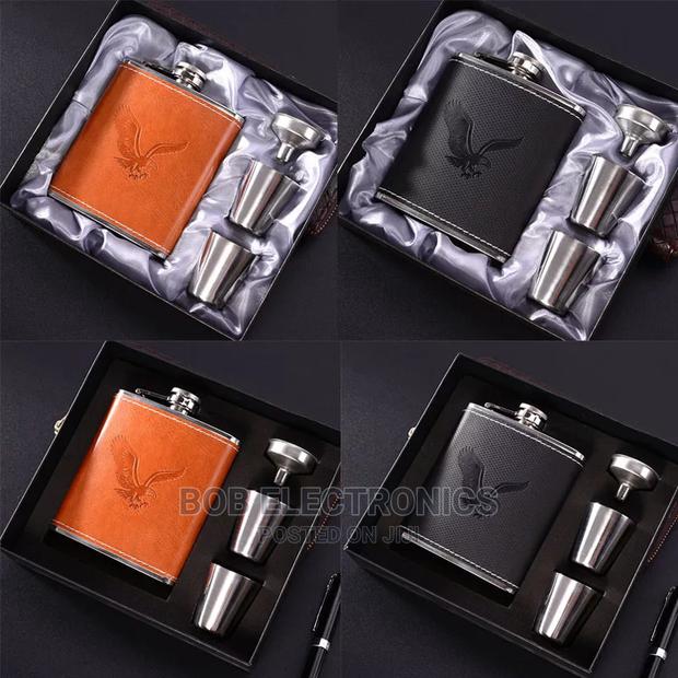 Hip Liquor Flask With 2 Shot Glasses - thumbnail 4