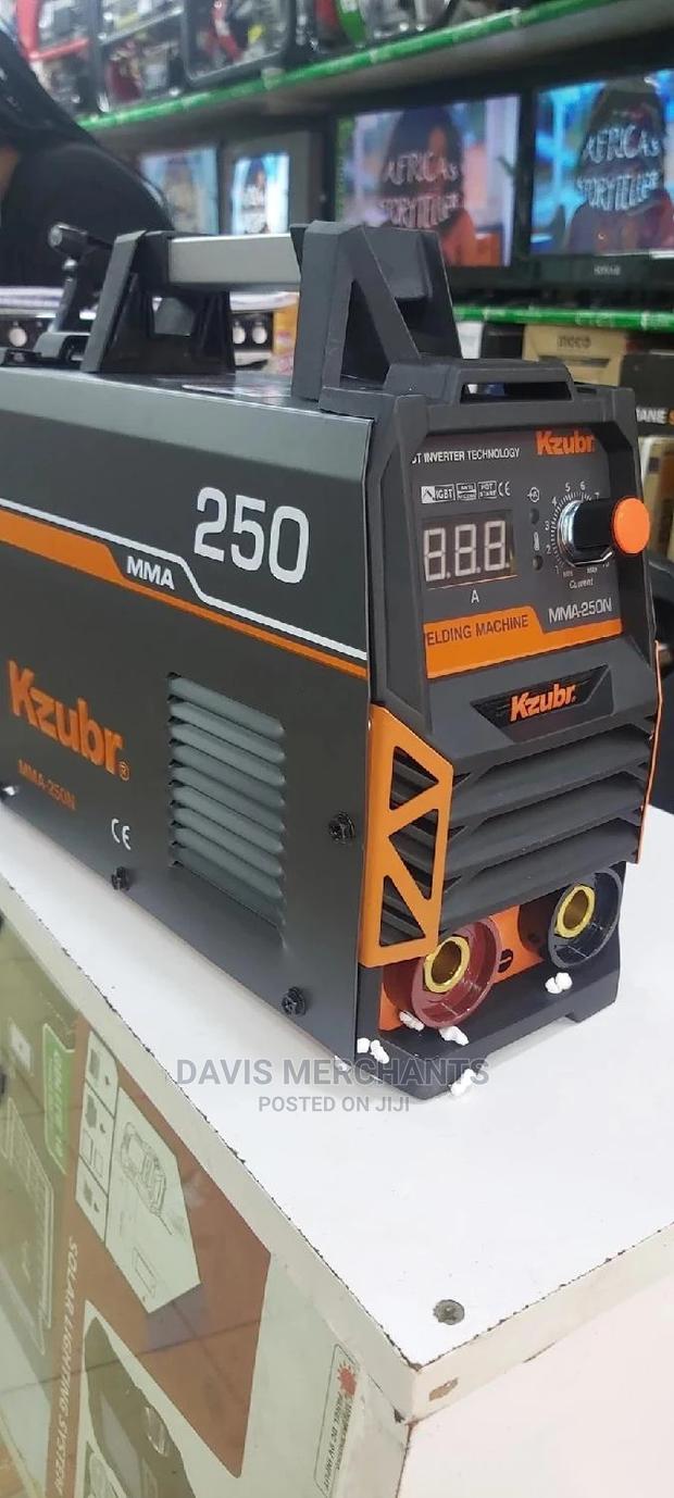 Kzubr 250 Amps Welding Machine