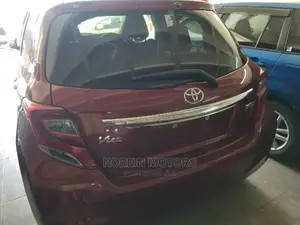 Toyota Vitz 2015 Red