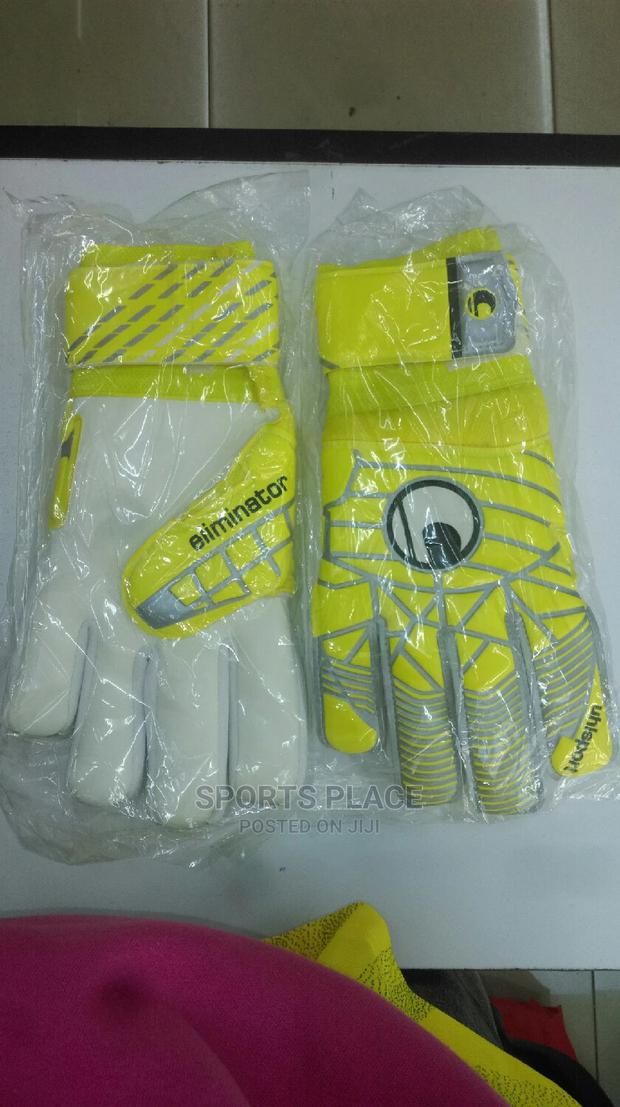 Goalkeeper's Gloves - main view