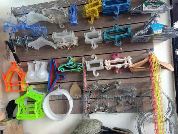 Plastic Hangers - thumbnail 2