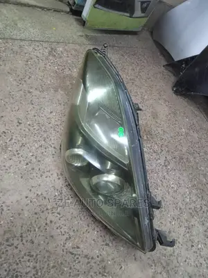 Toyota Isis Xenon Headlight