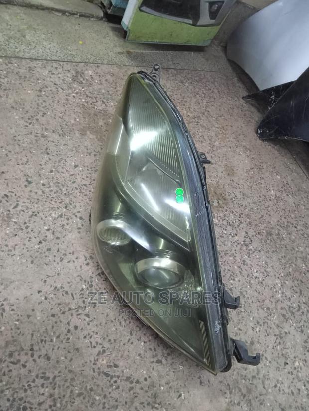 Toyota Isis Xenon Headlight