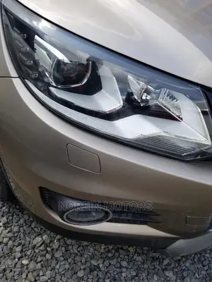 Volkswagen Touran 2014 Gold