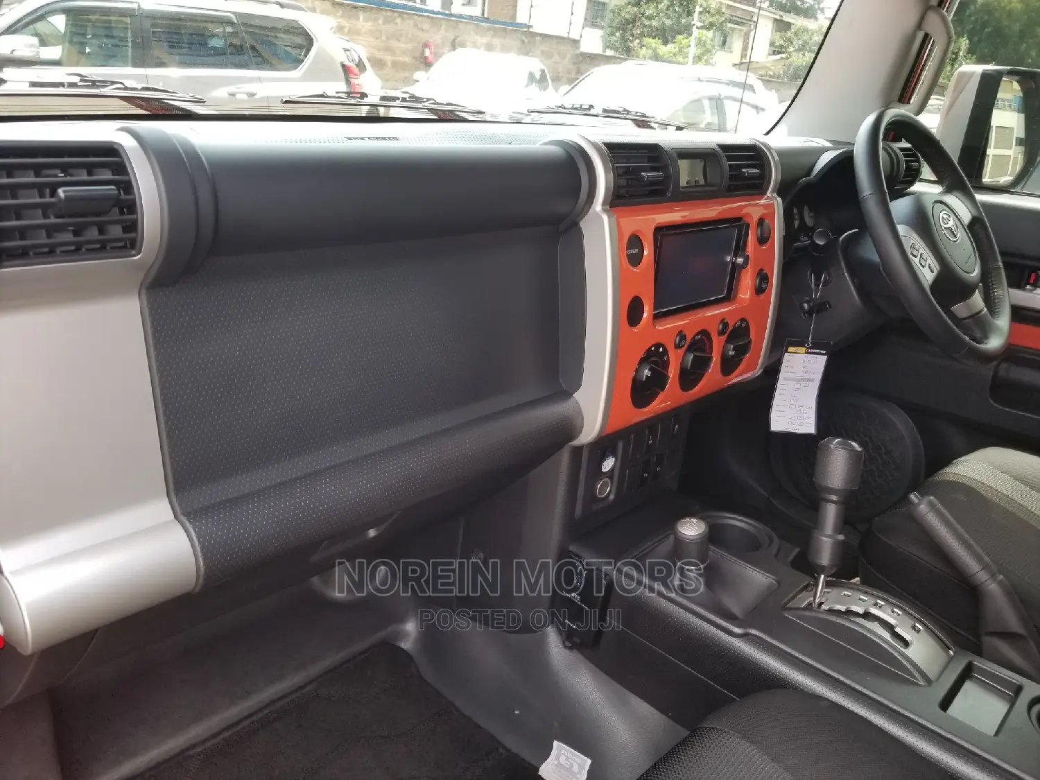Toyota FJ Cruiser 2014 Orange