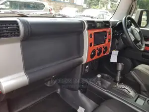 Toyota FJ Cruiser 2014 Orange