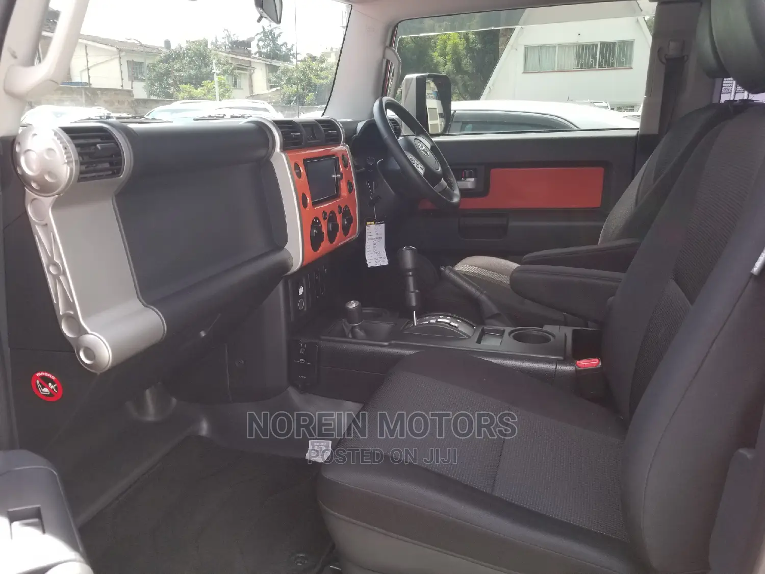 Toyota FJ Cruiser 2014 Orange
