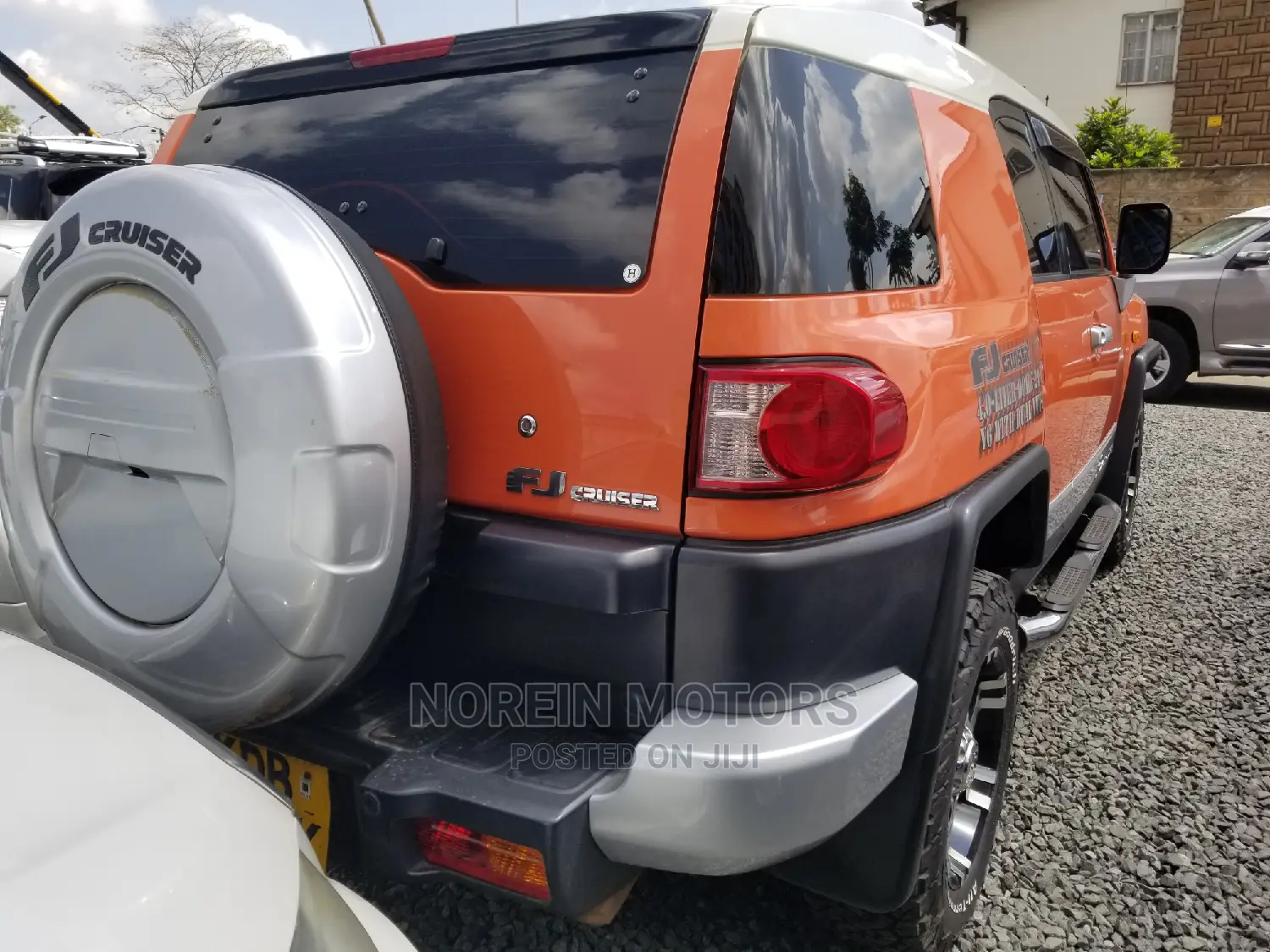 Toyota FJ Cruiser 2014 Orange