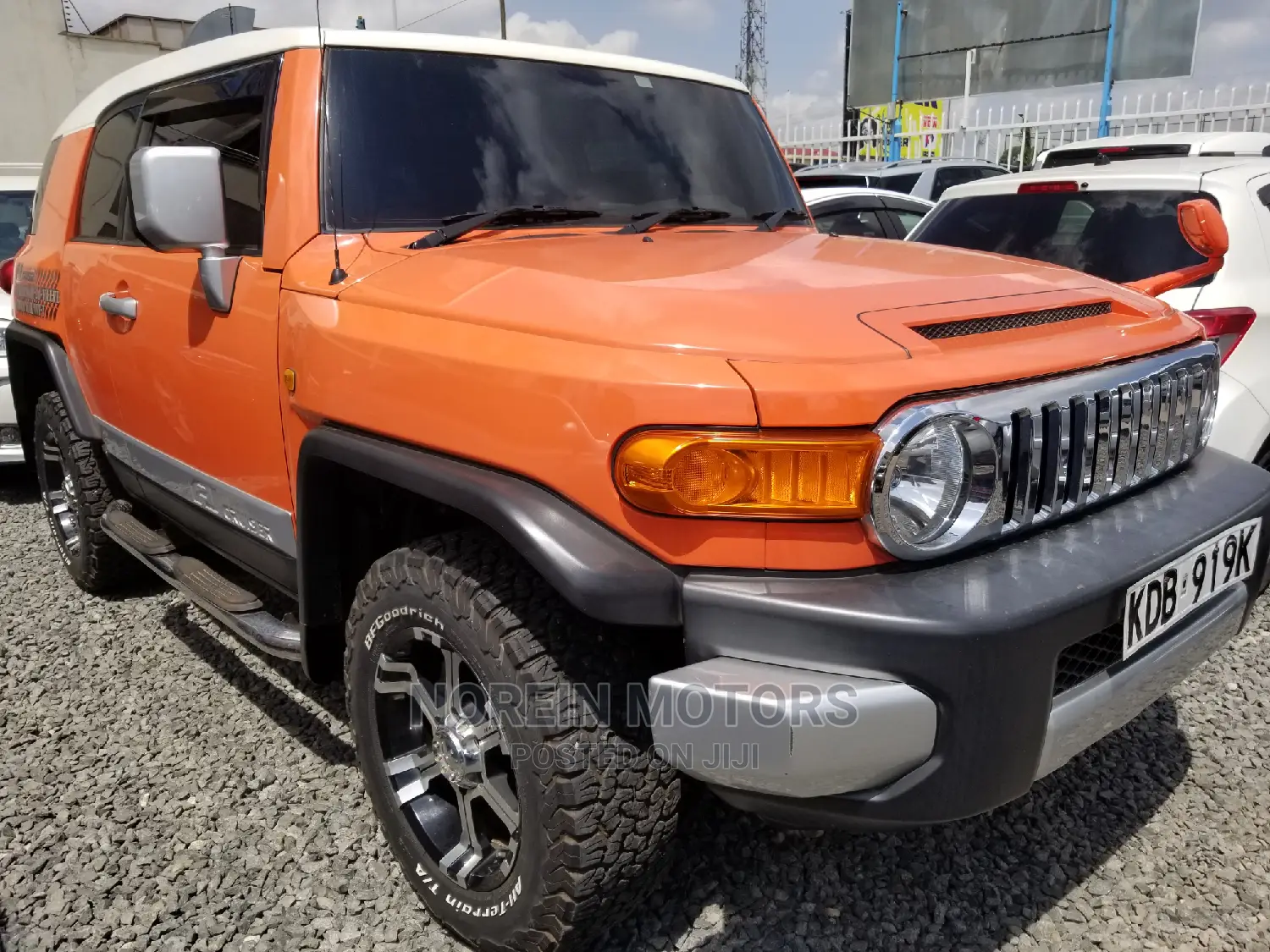 Toyota FJ Cruiser 2014 Orange