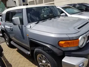 Toyota FJ Cruiser 2014 Silver