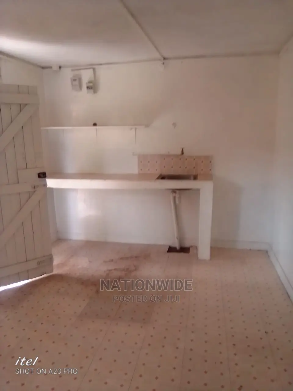 Hurlingham Servant Quarter for Rent