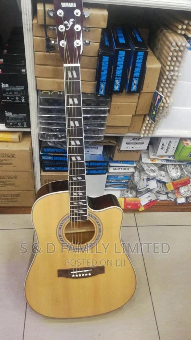 Yamaha Semiacoustic Guitar - main view