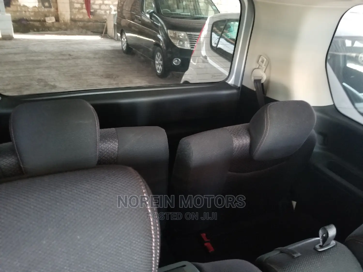 Nissan Serena 2015 Silver
