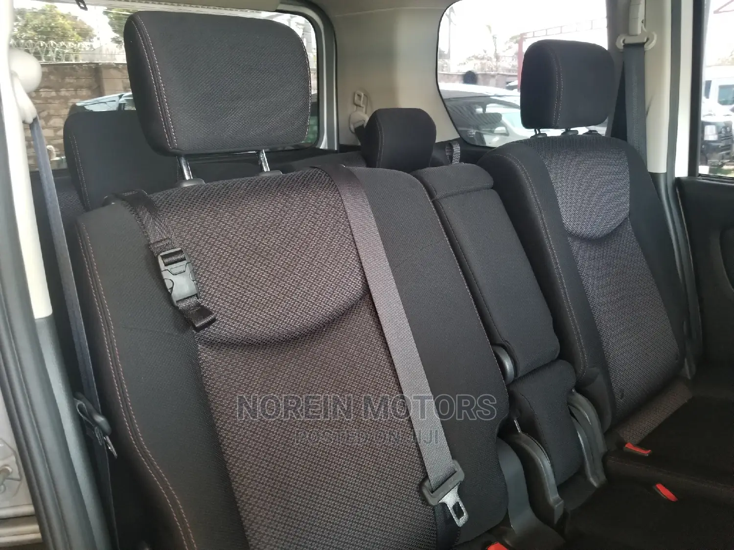 Nissan Serena 2015 Silver