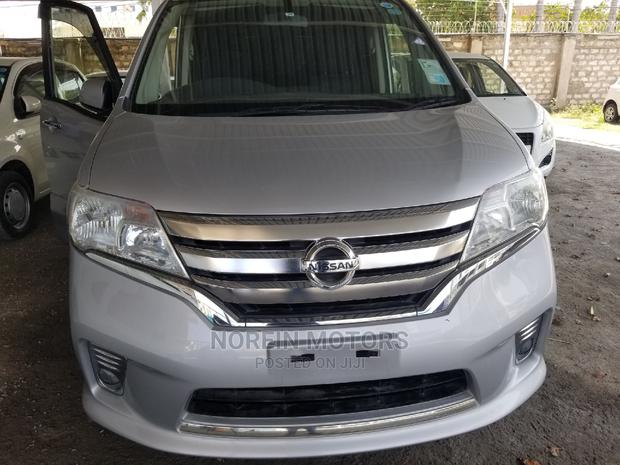 Nissan Serena 2015 Silver
