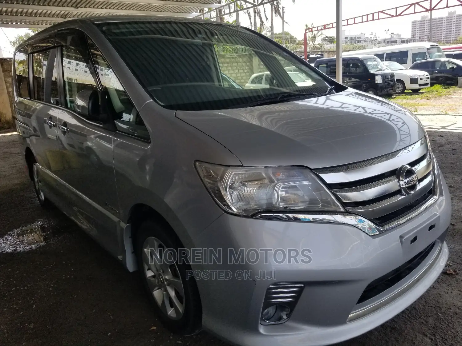 Nissan Serena 2015 Silver