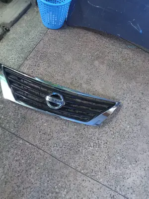 Nissan Tidaa Latio Grill