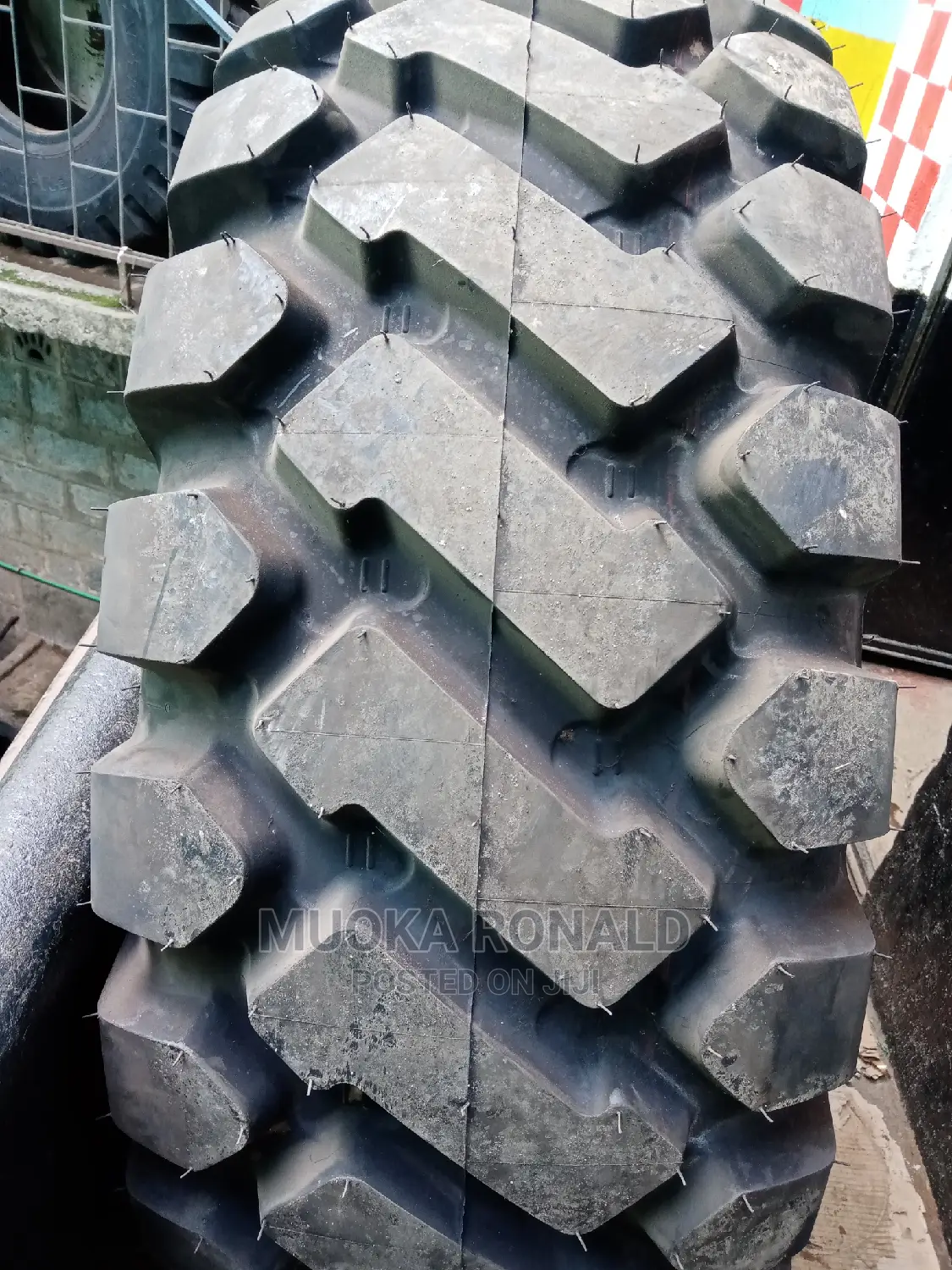 20.5-25 Earthmover Tyre Made in Czech Republic (20pr)