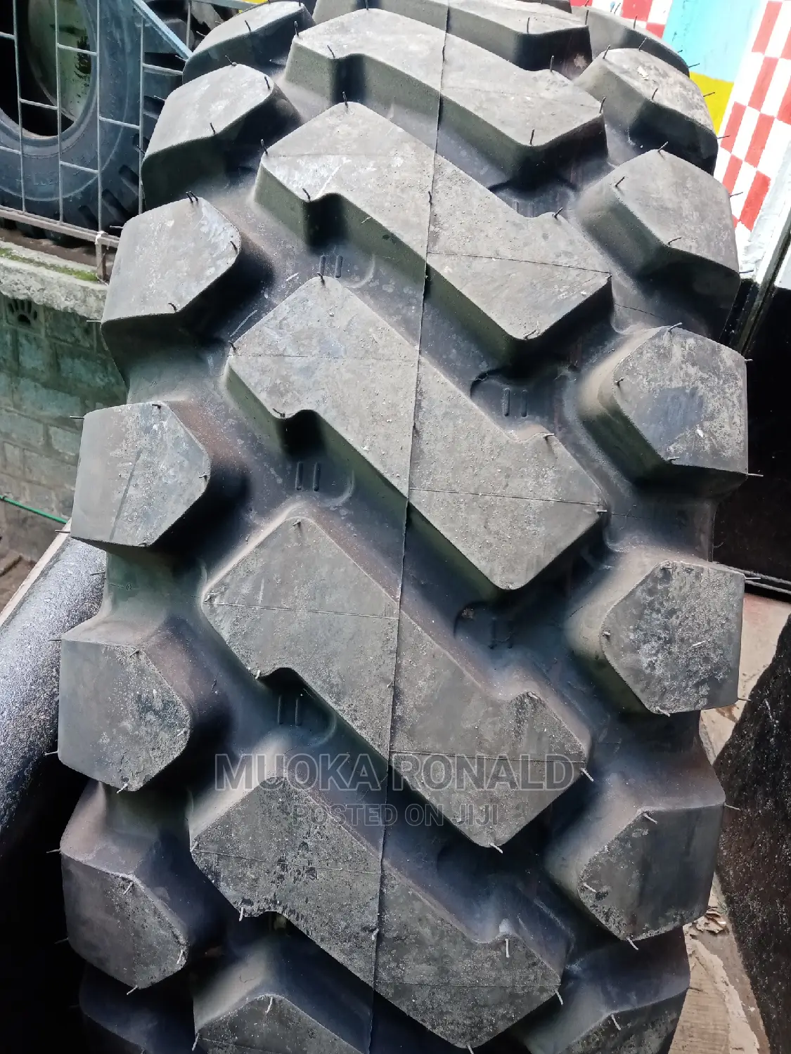 20.5-25 Earthmover Tyre Made in Czech Republic (20pr)