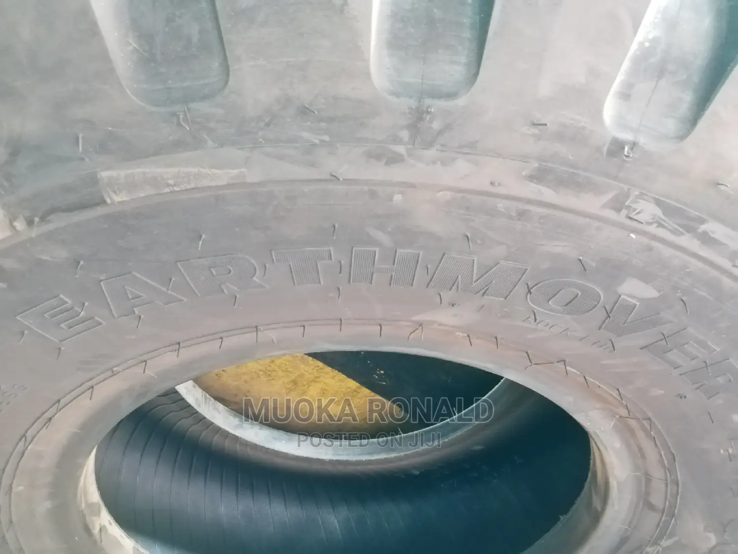 20.5-25 Earthmover Tyre Made in Czech Republic (20pr)