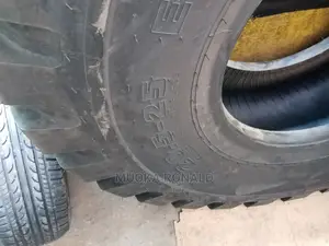 20.5-25 Earthmover Tyre Made in Czech Republic (20pr)