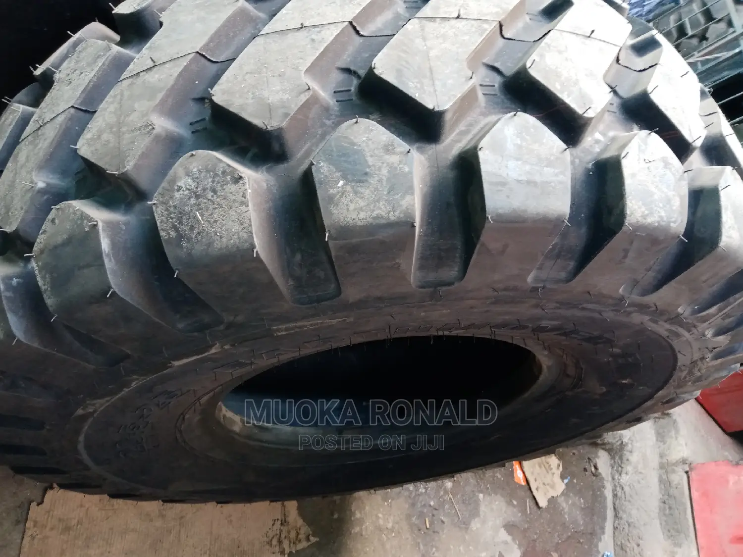 20.5-25 Earthmover Tyre Made in Czech Republic (20pr)